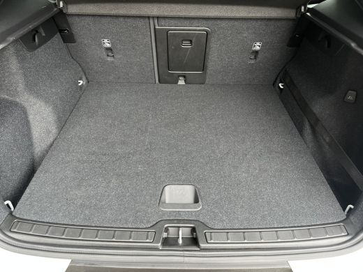 Volvo  XC40 2.0 T4 Momentum Pro | Pilot Assist | Camera | CarPlay | BLIS | ActivLease financial lease