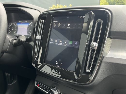 Volvo  XC40 2.0 T4 Momentum Pro | Pilot Assist | Camera | CarPlay | BLIS | ActivLease financial lease