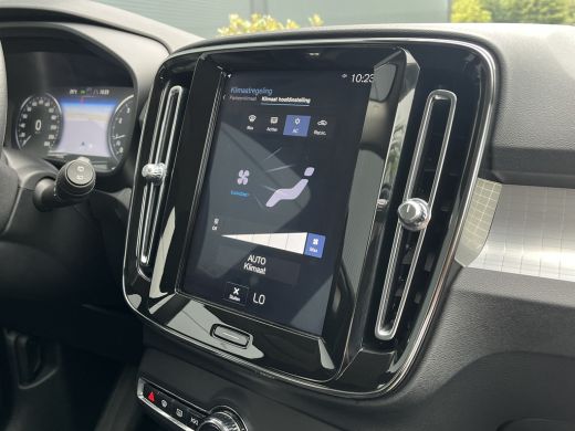 Volvo  XC40 2.0 T4 Momentum Pro | Pilot Assist | Camera | CarPlay | BLIS | ActivLease financial lease