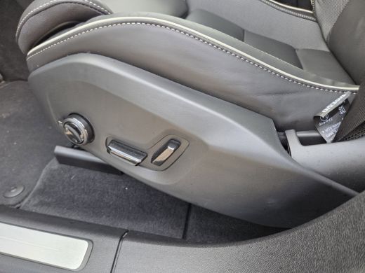 Volvo  XC60 T6 Plus Dark | Panoramadak | Trekhaak | Stoel/Stuur Verwarming | ActivLease financial lease