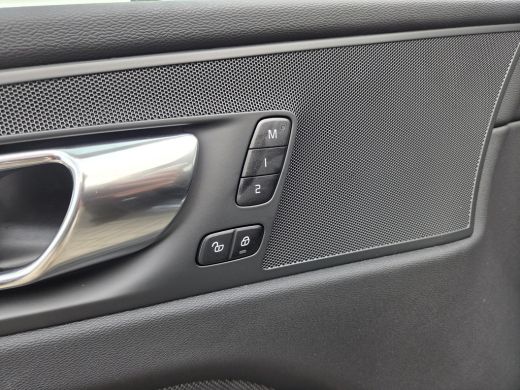 Volvo  XC60 T6 Plus Dark | Panoramadak | Trekhaak | Stoel/Stuur Verwarming | ActivLease financial lease