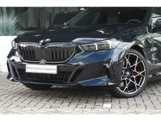 BMW 5 Serie Touring 530e M Sport Automaat / Panoramadak / Trekhaak / Bowers & Wilkins / Adaptief onderstel pr...