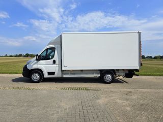 Peugeot Boxer 435 2.2 BlueHDi Bakwagen + laadklep - 165 Pk - Euro 6 - Airco - Cruise Control