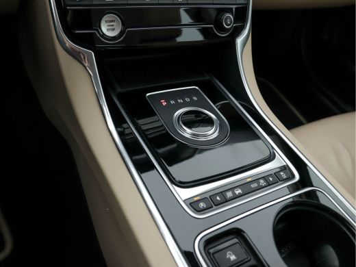 Jaguar XE 2.0 D Portfolio (INCL-BTW) Aut. *LUXURY-LEATHER | NAVI-FULLMAP | BI-XENON | CAMERA | ECC | COMFOR... ActivLease financial lease