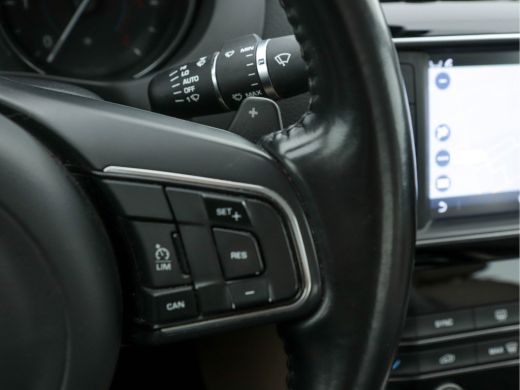 Jaguar XE 2.0 D Portfolio (INCL-BTW) Aut. *LUXURY-LEATHER | NAVI-FULLMAP | BI-XENON | CAMERA | ECC | COMFOR... ActivLease financial lease