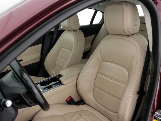 Jaguar XE 2.0 D Portfolio (INCL-BTW) Aut. *LUXURY-LEATHER | NAVI-FULLMAP | BI-XENON | CAMERA | ECC | COMFOR... ActivLease financial lease