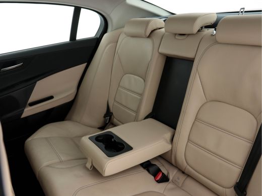 Jaguar XE 2.0 D Portfolio (INCL-BTW) Aut. *LUXURY-LEATHER | NAVI-FULLMAP | BI-XENON | CAMERA | ECC | COMFOR... ActivLease financial lease