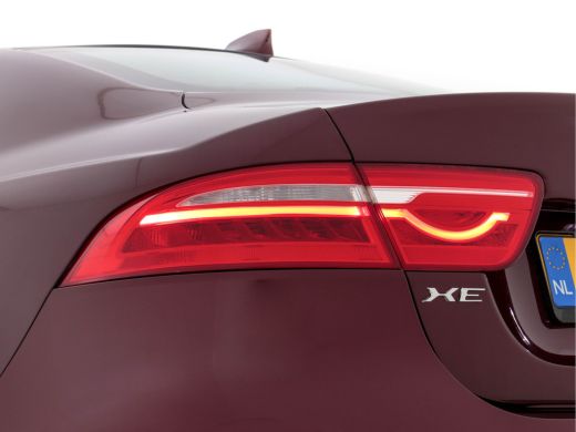 Jaguar XE 2.0 D Portfolio (INCL-BTW) Aut. *LUXURY-LEATHER | NAVI-FULLMAP | BI-XENON | CAMERA | ECC | COMFOR... ActivLease financial lease