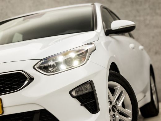 Kia Ceed 1.0 T-GDi DynamicLine (APPLE CARPLAY, GROOT NAVI, CLIMATE, GETINT GLAS, CAMERA, SPORTSTOELEN, LAN... ActivLease financial lease