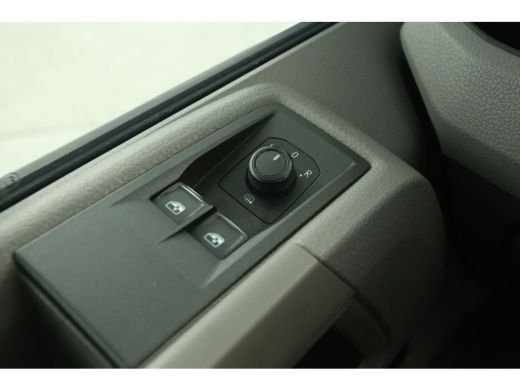 Volkswagen Crafter 35 2.0 TDI L3H3 141PK 4Motion | 3000KG Trekgew. | Trekh. | 3-Zits | Airco | Cruise | Parkeersens... ActivLease financial lease