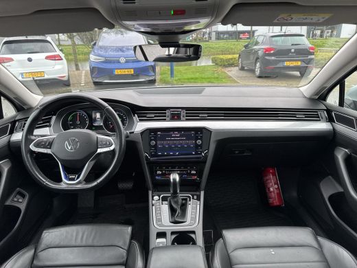 Volkswagen Passat Variant 1.4 TSI PHEV GTE | Pano Dak | Leder | Trekhaak | 218 pk | SOH 92% | ActivLease financial lease