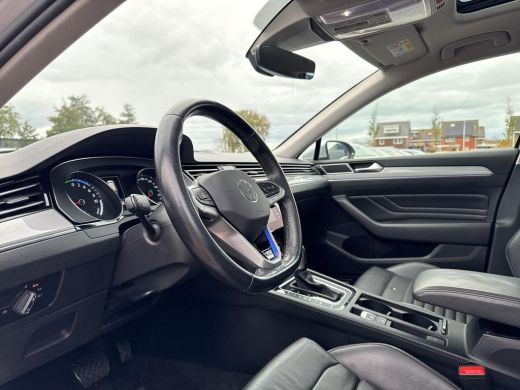 Volkswagen Passat Variant 1.4 TSI PHEV GTE | Pano Dak | Leder | Trekhaak | 218 pk | SOH 92% | ActivLease financial lease