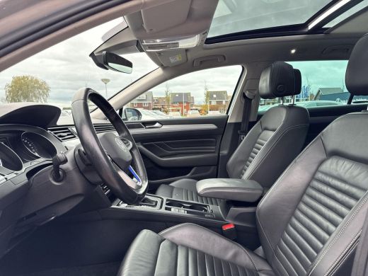 Volkswagen Passat Variant 1.4 TSI PHEV GTE | Pano Dak | Leder | Trekhaak | 218 pk | SOH 92% | ActivLease financial lease