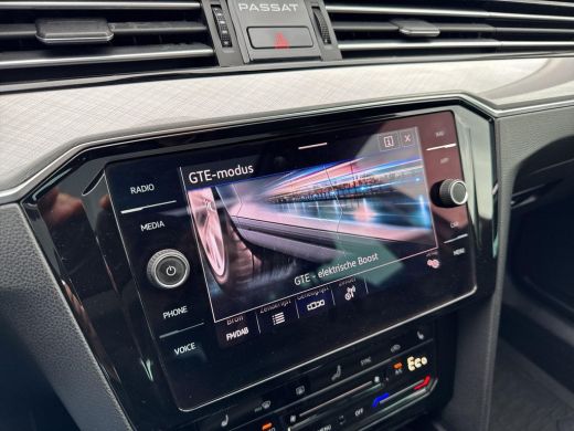 Volkswagen Passat Variant 1.4 TSI PHEV GTE | Pano Dak | Leder | Trekhaak | 218 pk | SOH 92% | ActivLease financial lease