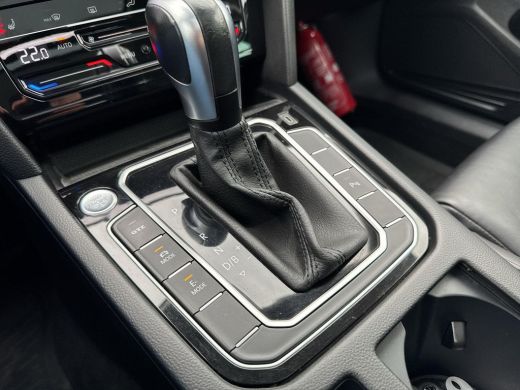 Volkswagen Passat Variant 1.4 TSI PHEV GTE | Pano Dak | Leder | Trekhaak | 218 pk | SOH 92% | ActivLease financial lease