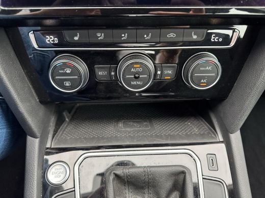 Volkswagen Passat Variant 1.4 TSI PHEV GTE | Pano | Trekhaak | A-Camera | ActivLease financial lease