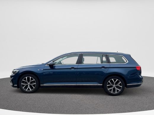 Volkswagen Passat Variant 1.4 TSI PHEV GTE | Pano | Trekhaak | A-Camera | ActivLease financial lease