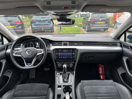 Volkswagen Passat Variant 1.4 TSI PHEV GTE | Pano | Trekhaak | A-Camera | ActivLease financial lease