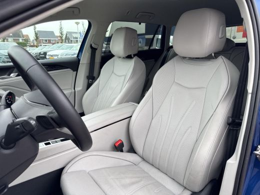 Volkswagen Passat Variant 1.5 eHybrid Elegance | Trekhaak | Leder | 18 inch | 150 pk | Automaat | ActivLease financial lease