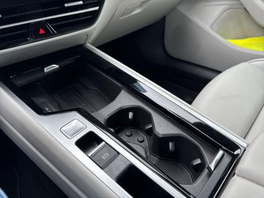 Volkswagen Passat Variant 1.5 eHybrid Elegance | Trekhaak | Leder | 18 inch | 150 pk | Automaat | ActivLease financial lease