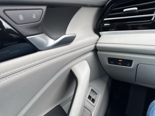 Volkswagen Passat Variant 1.5 eHybrid Elegance | Trekhaak | Leder | 18 inch | 150 pk | Automaat | ActivLease financial lease