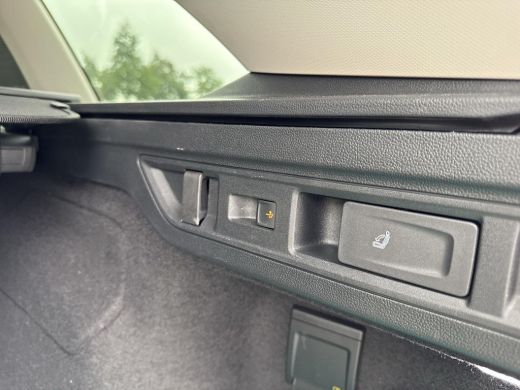 Volkswagen Passat Variant 1.5 eHybrid Elegance | Trekhaak | Leder | 18 inch | 150 pk | Automaat | ActivLease financial lease