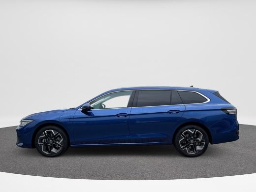 Volkswagen Passat Variant 1.5 eHybrid Elegance | Trekhaak | Leder | 18 inch | 150 pk | Automaat | ActivLease financial lease