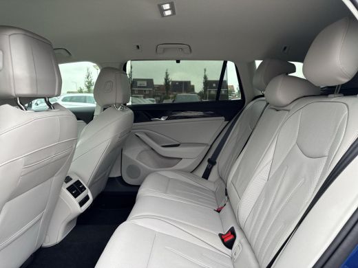 Volkswagen Passat Variant 1.5 eHybrid Elegance | Trekhaak | Leder | 18 inch | 150 pk | Automaat | ActivLease financial lease