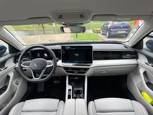Volkswagen Passat Variant 1.5 eHybrid Elegance | Trekhaak | Leder | 18 inch | 150 pk | Automaat | ActivLease financial lease