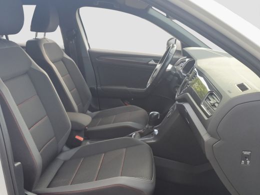 Volkswagen T-Roc 1.5 TSI Automaat R-Line | Virtual Cockpit | Climate Control | Navigatie ActivLease financial lease