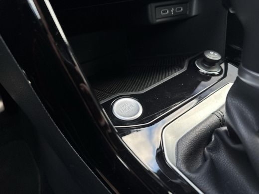 Volkswagen T-Roc 1.5 TSI R-Line | A-Camera | Keyless | LED | 150Pk  | App Connect | ActivLease financial lease