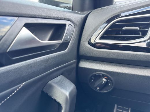 Volkswagen T-Roc 1.5 TSI R-Line | A-Camera | Keyless | LED | 150Pk  | App Connect | ActivLease financial lease