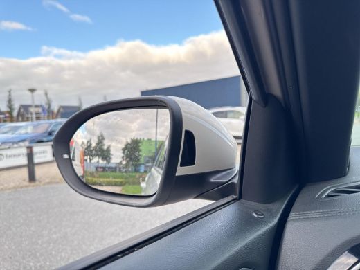 Volkswagen T-Roc 1.5 TSI R-Line | A-Camera | Keyless | LED | 150Pk  | App Connect | ActivLease financial lease