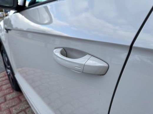 Volkswagen T-Roc 1.5 TSI R-Line | A-Camera | Keyless | LED | 150Pk  | App Connect | ActivLease financial lease