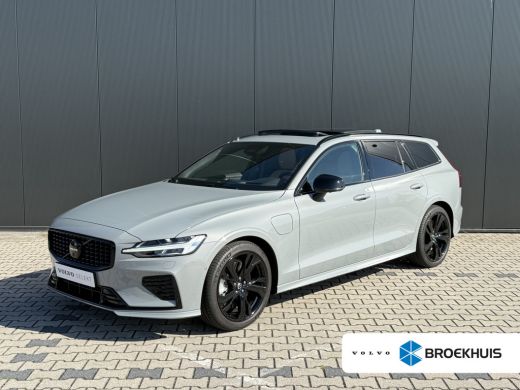 Volvo  V60 T6 Plug-in hybrid AWD Ultra Dark | Massage | Panoramadak | Heico | Styling Kit | 360 Camera | Bow...