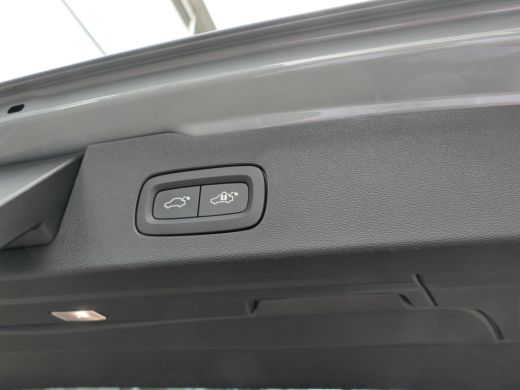 Volvo  V60 T6 Plug-in hybrid AWD Ultra Dark | Massage | Panoramadak | Heico | Styling Kit | 360 Camera | Bow... ActivLease financial lease