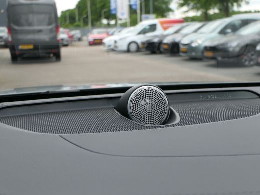 Volvo  V60 T6 Plug-in hybrid AWD Ultra Dark | Massage | Panoramadak | Heico | Styling Kit | 360 Camera | Bow... ActivLease financial lease