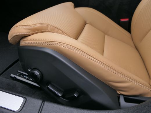 Volvo  V60 T6 Plug-in hybrid AWD Ultra Dark | Massage | Panoramadak | Heico | Styling Kit | 360 Camera | Bow... ActivLease financial lease