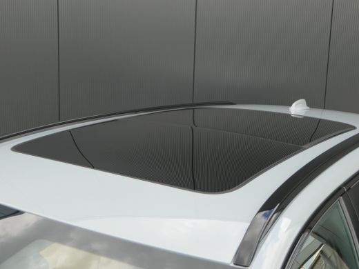 Volvo  V60 T6 Plug-in hybrid AWD Ultra Dark | Massage | Panoramadak | Heico | Styling Kit | 360 Camera | Bow... ActivLease financial lease