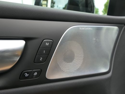 Volvo  V60 T6 Plug-in hybrid AWD Ultra Dark | Massage | Panoramadak | Heico | Styling Kit | 360 Camera | Bow... ActivLease financial lease