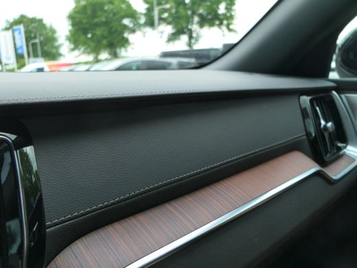 Volvo  V60 T6 Plug-in hybrid AWD Ultra Dark | Massage | Panoramadak | Heico | Styling Kit | 360 Camera | Bow... ActivLease financial lease