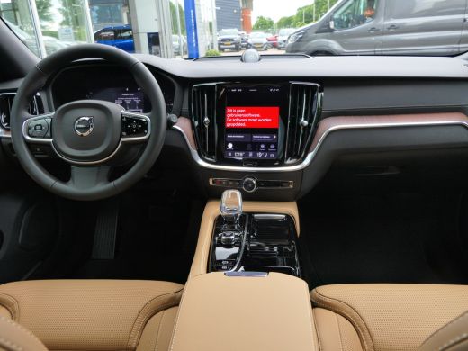 Volvo  V60 T6 Plug-in hybrid AWD Ultra Dark | Massage | Panoramadak | Heico | Styling Kit | 360 Camera | Bow... ActivLease financial lease