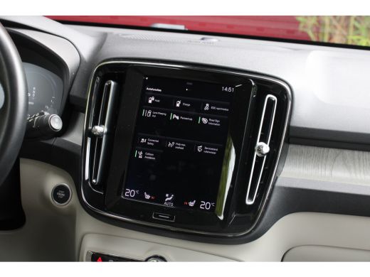 Volvo  XC40 1.5 T5 Twin Engine Inscription | Panoramadak | Harman/Kardon | Stoelverwarming | 19" Velgen ActivLease financial lease