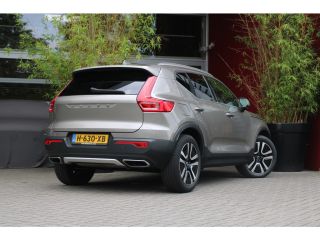 Volvo  XC40 1.5 T5 Twin Engine Inscription | Panoramadak | Harman/Kardon | Stoelverwarming | 19" Velgen