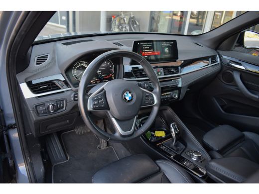 BMW X1 sDrive20i Business Edition Plus | Trekhaak | Pano | Leer | CarPlay | Stoelverw. ActivLease financial lease