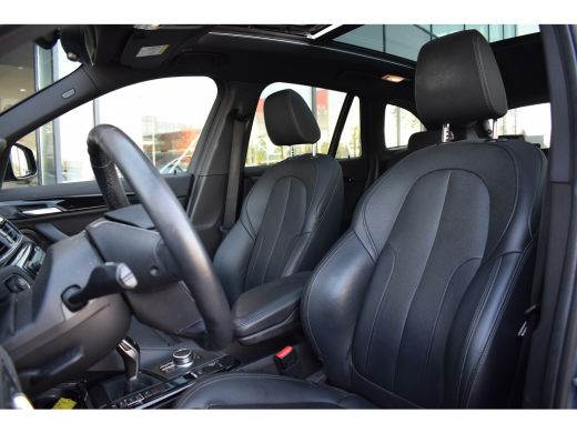 BMW X1 sDrive20i Business Edition Plus | Trekhaak | Pano | Leer | CarPlay | Stoelverw. ActivLease financial lease