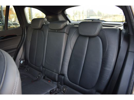 BMW X1 sDrive20i Business Edition Plus | Trekhaak | Pano | Leer | CarPlay | Stoelverw. ActivLease financial lease