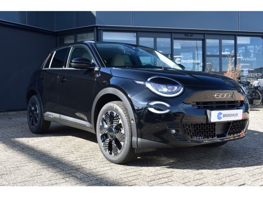 Fiat 600 1.2 Hybrid La Prima 110pk VOORRAAD-ACTIE! | Vol-Leder | Massage | Elektr. Stoelen | Elektr. Achte... ActivLease financial lease