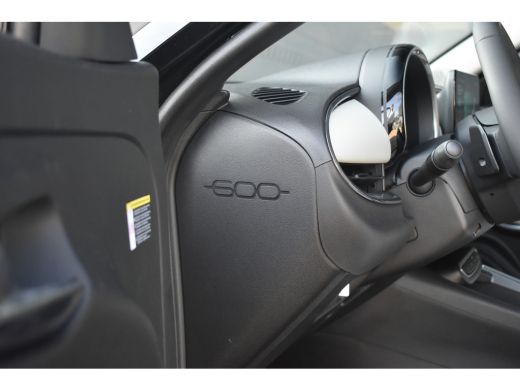 Fiat 600 1.2 Hybrid La Prima 110pk VOORRAAD-ACTIE! | Vol-Leder | Massage | Elektr. Stoelen | Elektr. Achte... ActivLease financial lease