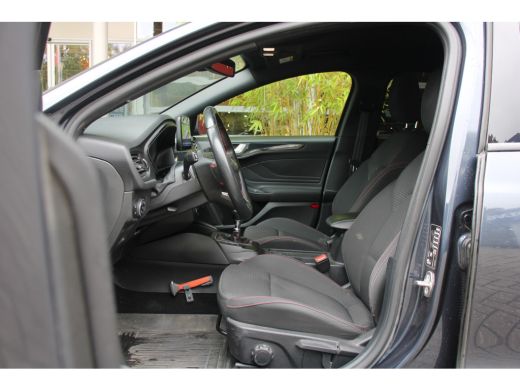 Ford Focus 1.0 EcoBoost ST Line Business | Elek. Trekhaak | Clima | Full LED | Navi | Stoel-stuurverw. | 18'' ActivLease financial lease